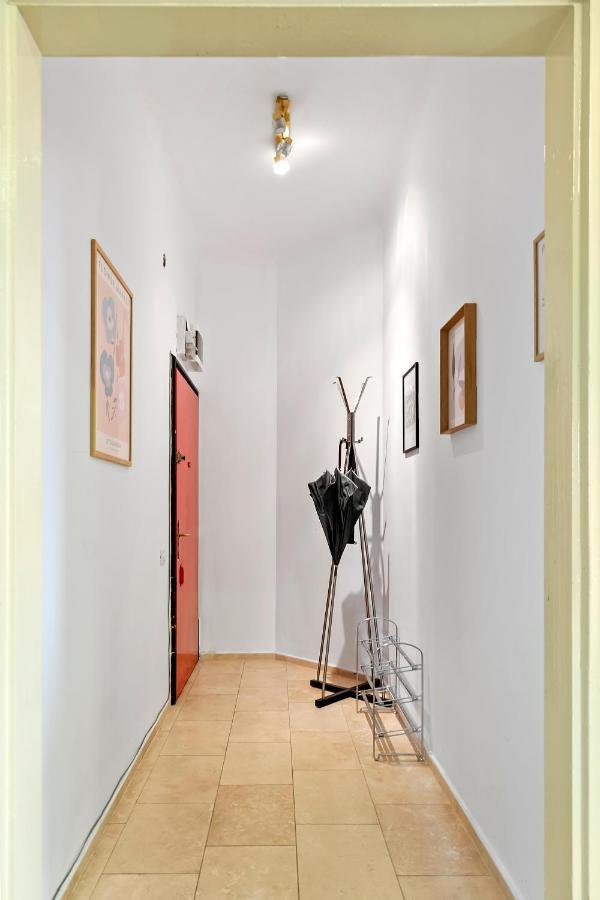City Heart Retreat Elegant Apartment Bukares Bagian luar foto