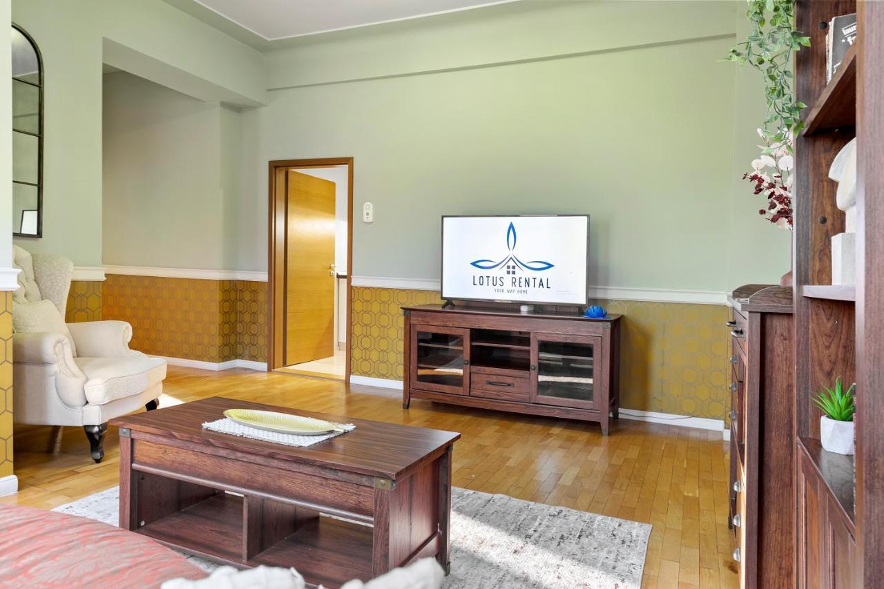 City Heart Retreat Elegant Apartment Bukares Bagian luar foto