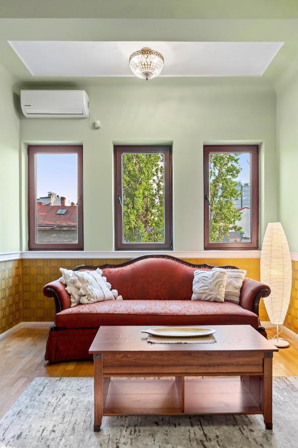 City Heart Retreat Elegant Apartment Bukares Bagian luar foto