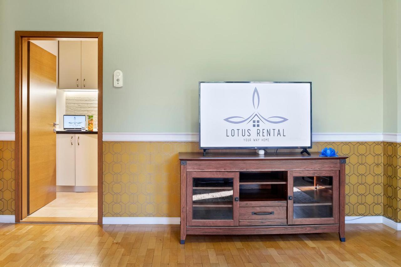 City Heart Retreat Elegant Apartment Bukares Bagian luar foto